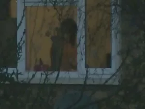 美しい裸Katyaは彼女の裸の体のビーチ ...