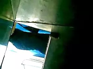 忙しい熟女はベッドの上に男の子を降伏 女 ...