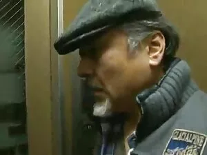 温泉は女の子の大きなおっぱいに帽子クソ  ...