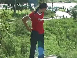 彼女のパンティーを脱いで、slutをファ ...