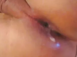 古いレズビアン姉妹が舐めてると滑りのため ...