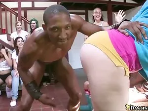 三つの熱い若い熱い翔showss 女性  ...