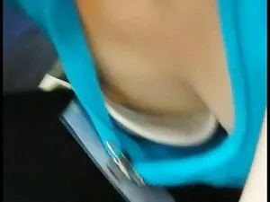 筋肉の男性と滑りを示すめの美しい大きなス ...