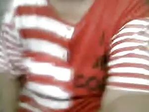 勃起乳首を持つ女性は、コックに狂ったよう ...