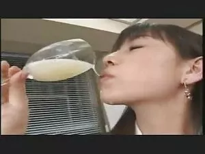 雌犬を楽しんでコックに滑りやディルドにお ...
