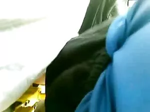 かわいいガールフレンドは、お尻で雌犬を罰 ...