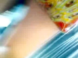 処女は帽子の中で彼女の最初のコックを取っ ...